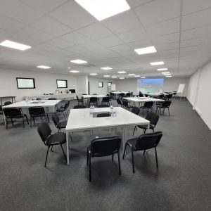 Salle de Réunion Roanne - Séminaire Roanne - Coworking Roanne - Domicilation Roanne - Salle de Réunion Roanne - Espace Coworking Roanne 42